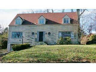 17 Woodland Dr, Pittsburgh, PA 15228-1713
