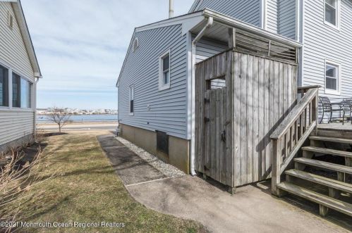 320 Elizabeth Ave, Point Pleasant Beach NJ 08742-4133 exterior