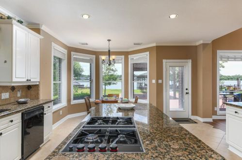 48 La Costa Dr, Montgomery TX 77356-5357 exterior