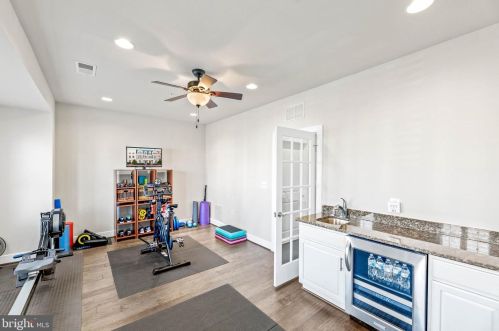 725 Custis Ave, Alexandria VA 22301-1422 exterior