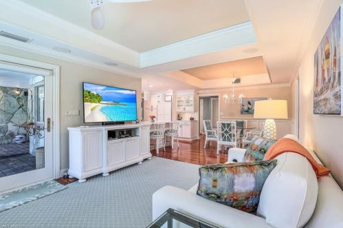 635 Anchor Rode Dr, Naples FL 34103-2716 exterior