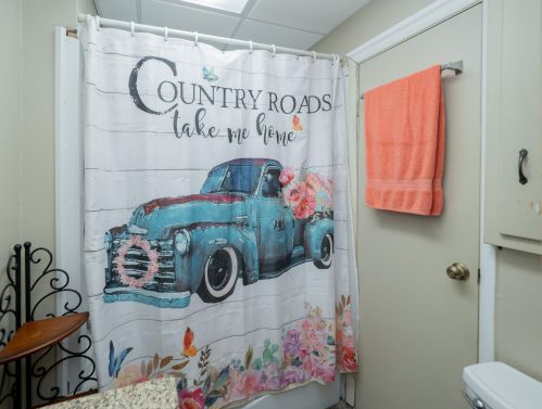 2263 Leigh Ave, Kalamazoo MI 49048-1140 exterior