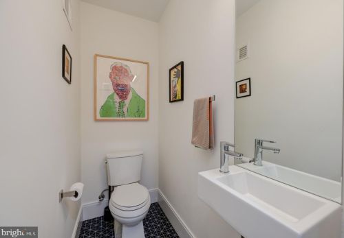 1818 37th St, Washington DC  20007-2238 exterior