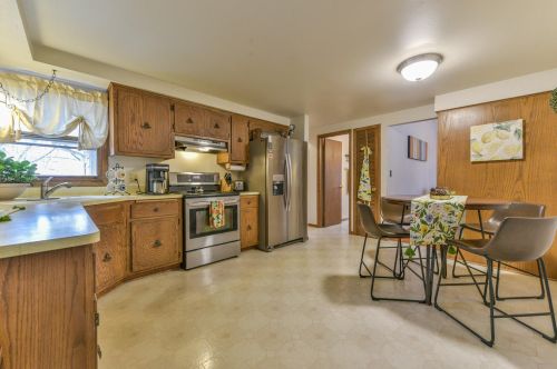 1811 Holmes Ct, Milwaukee WI 53221-3546 exterior