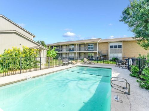 2450 Ashdale Dr, Austin TX 78757-8121 exterior