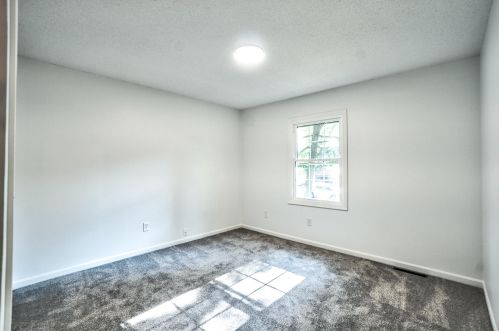 1202 Sprucebrook Dr, Kalamazoo MI 49048-5814 exterior