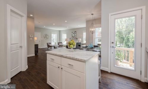 300 Mount Vernon Ave, Alexandria VA  22301-2232 exterior