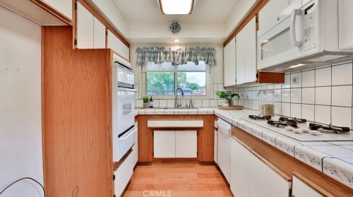 1100 Lincoln Ave, Fullerton CA 92831-4506 exterior