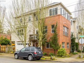 8809 11th Ave, Portland, OR 97202-7045