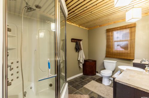 5566 Bluevail Ct, Taylorsville UT 84081-5226 exterior