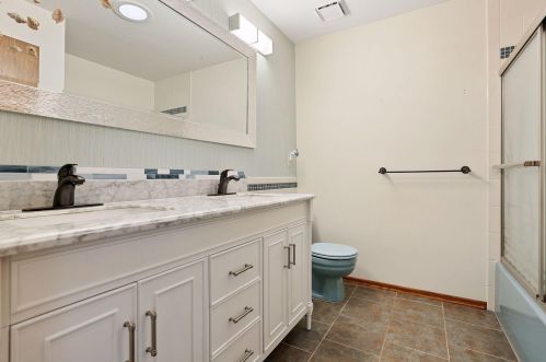 1377 County Road E, Saint Paul MN  55110-5231 exterior