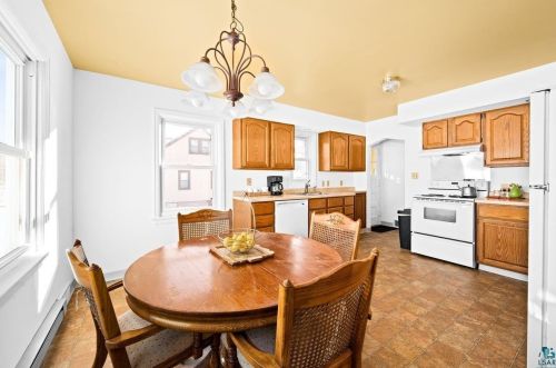 1524 Anderson Rd, Duluth MN 55811-5424 exterior