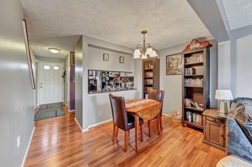 708 Bonnie Brae Dr, Moon Twp PA 15108-3855 exterior