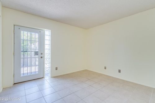 7431 Ln Cienega Dr, Tucson AZ 85712-1423 exterior