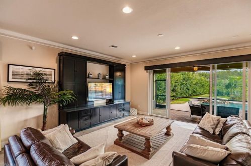 6480 Marbella Dr, Naples FL 34105-5040 exterior