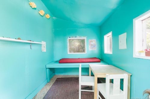 21 Lindenwoods Rd, Norwalk CT 06851-1507 exterior