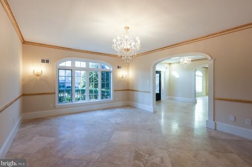 2221 Jefferson Ln, Huntingdon Valley PA 19006-6038 exterior