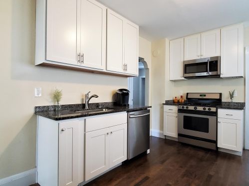 2837 7th St, Milwaukee, WI 53215-3907