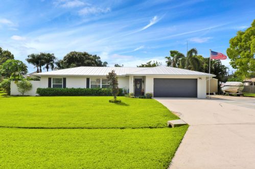 2910 Cates Cir, Fort Pierce FL  34952-5812 exterior