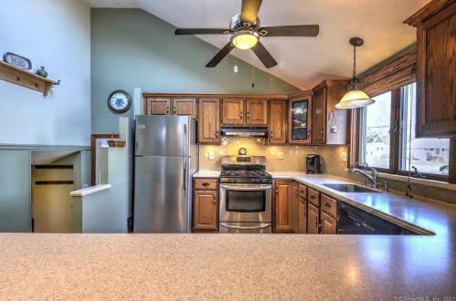 76 Boylston St, Milford CT 06461-2305 exterior