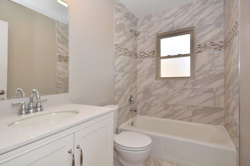 913 Fairfield Ave, Elmhurst IL 60126-3810 exterior