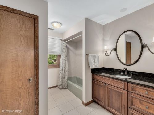 1223 Itasca Rd, Addison IL 60101-1129 exterior