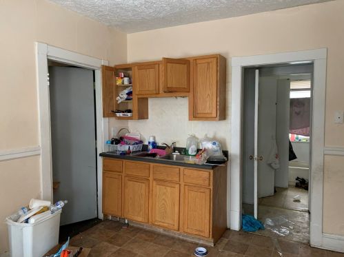 3073 25th St, Milwaukee, WI 53206-1118