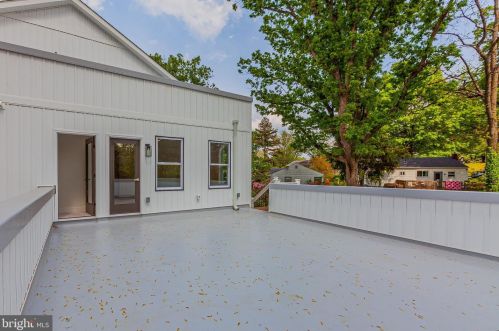 907 Gilbert Rd, Rockville MD  20851-1315 exterior