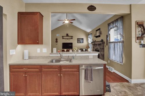 296 Friendly Dr, Hanover PA 17331 exterior