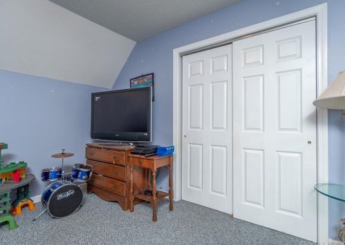 801 Upper Maple St, Killingly CT 06241-2224 exterior