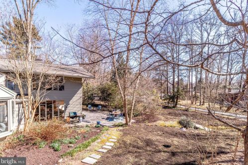 7804 Ridgecrest Dr, Alexandria VA 22308-1053 exterior