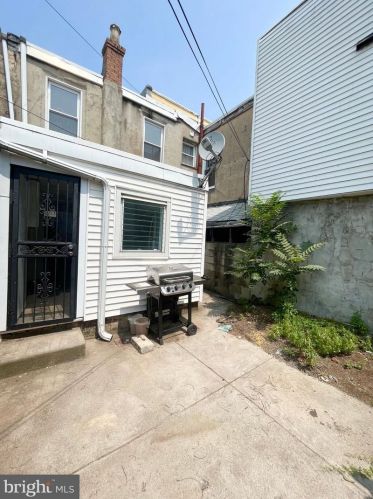 2531 Emerald St, Philadelphia PA  19125-1327 exterior