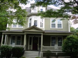 304 Central St, Newton, MA 02466-2203