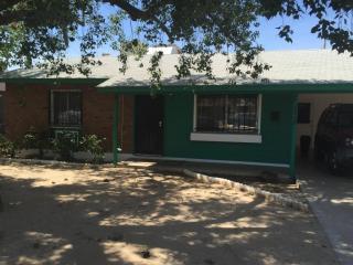 2218 47th Ln, Phoenix, AZ 85035-4052