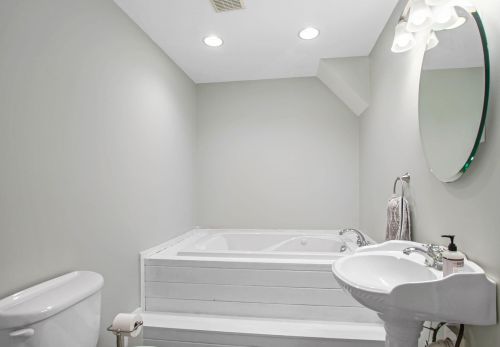 340 Riverwood Dr, Middlevle MI  49333-9092 exterior