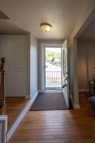 58 Pine Valley Dr, Pittsburgh, PA 15235-2219