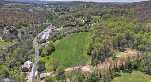 795 Abbottstown Pike, Hanover PA 17331-8235 exterior