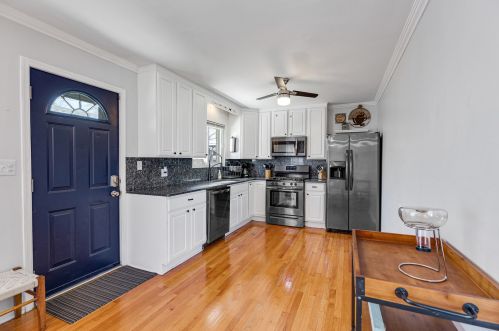 205 Melrose Ave, Elmhurst, IL 60126-2467