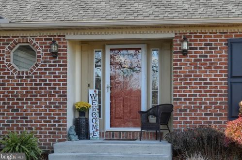 125 Bent Tree Dr, Lancaster, PA 17603-9437