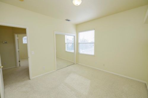 3987 Sterling Oaks Dr, Turlock CA 95382-8802 exterior