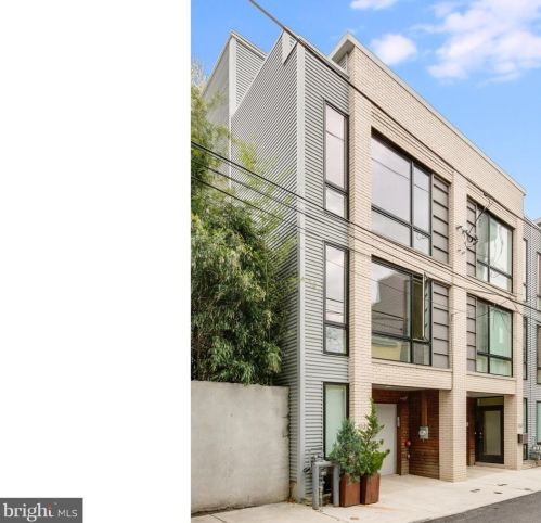 949 Leithgow St, Philadelphia, PA 19123-1440