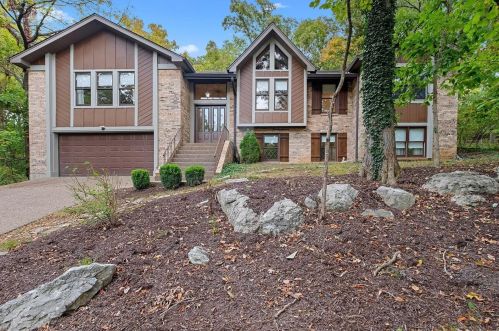 4607 Forest Valley Dr, Saint Louis, MO 63128-3430