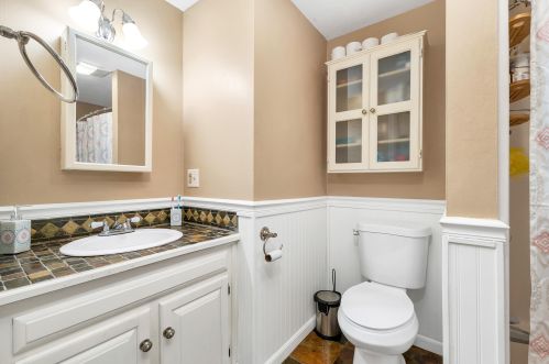 39 Frd Lndg Dr, Dover NH 03820-4552 exterior