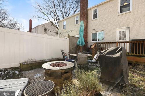 5849 Monticello Rd, Alexandria VA 22303-1301 exterior