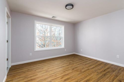 84 Glenham St, Providence RI 02907-1247 exterior