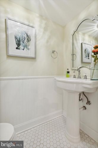 304 Pheasant Dr, Huntingdon Valley PA  19006-3038 exterior