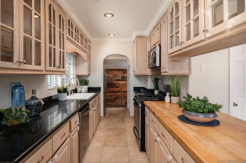 3828 Meade Ave, San Diego CA 92116-3818 exterior