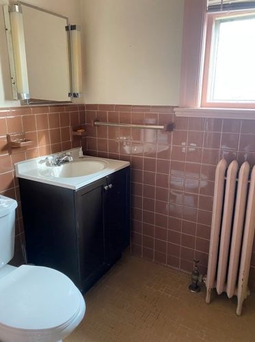 8 Berwick St, Worcester MA 01602-1405 exterior