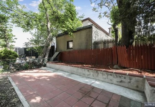 361 Jersey Ave, Fairview NJ 07022-1204 exterior