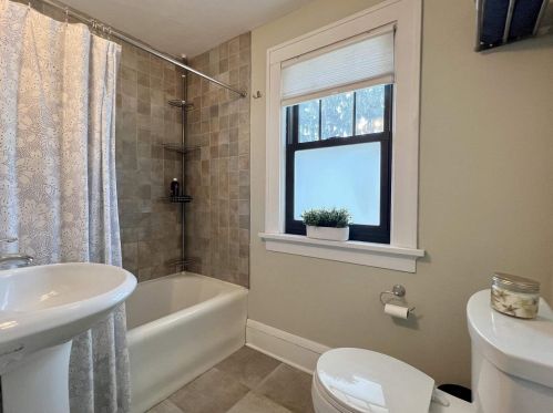 2053 Helena St, Madison WI 53704-5519 exterior